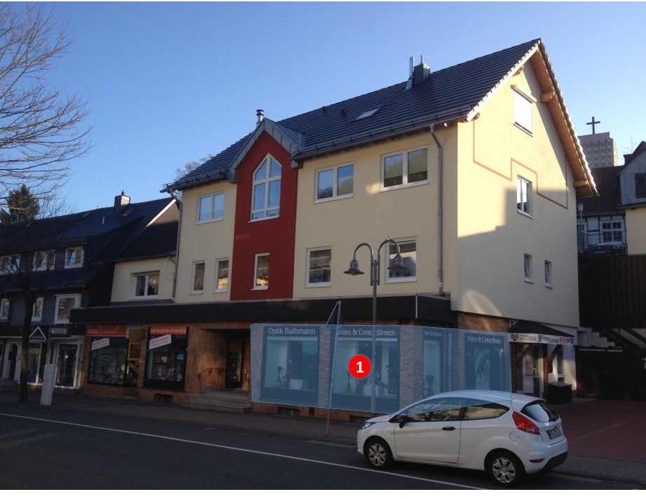 Ladenlokal mit großen Schaufensterflächen