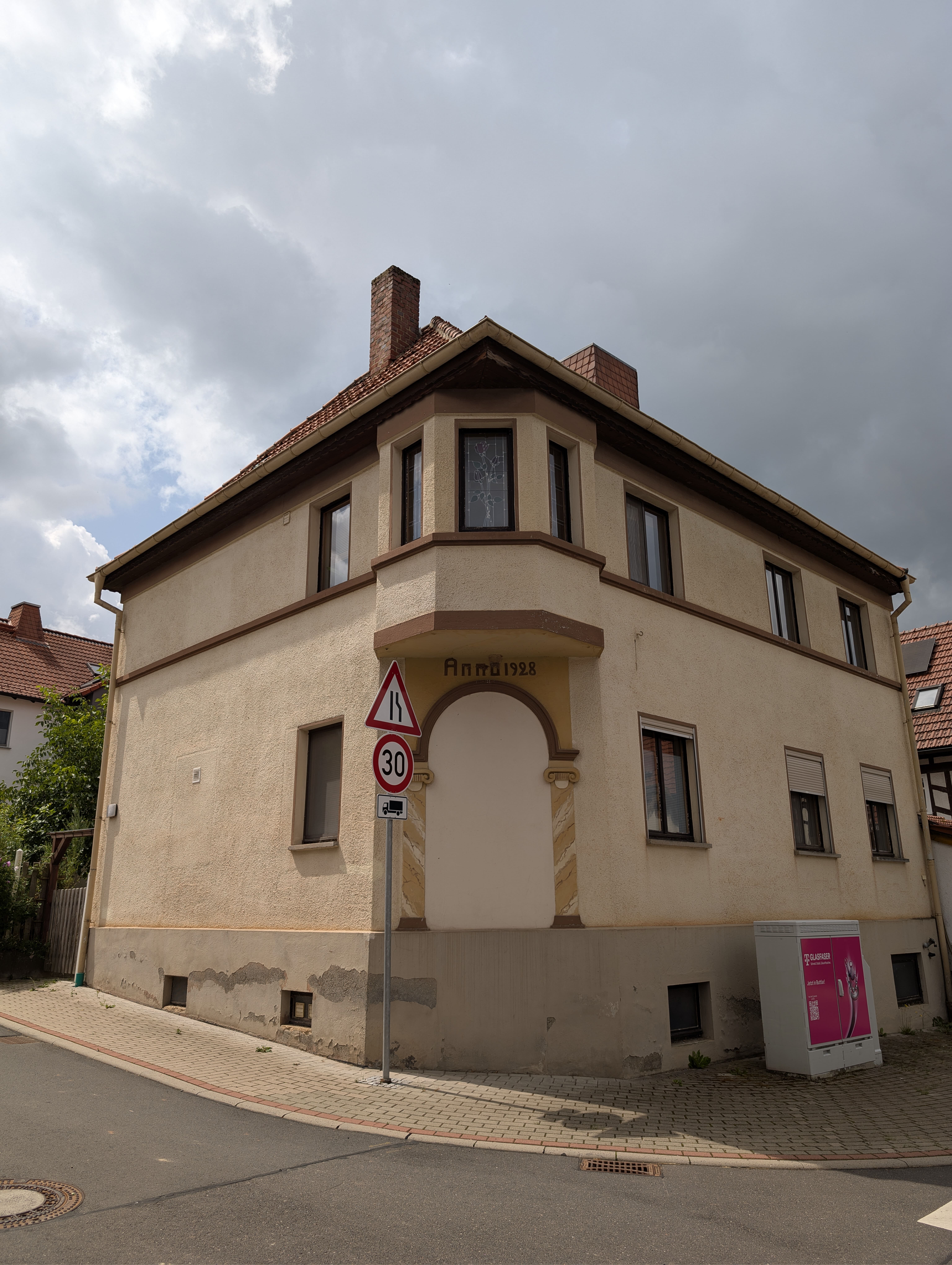 Einfamilienhaus mit Erker in Buttlar mit SEHR viel Potenzial