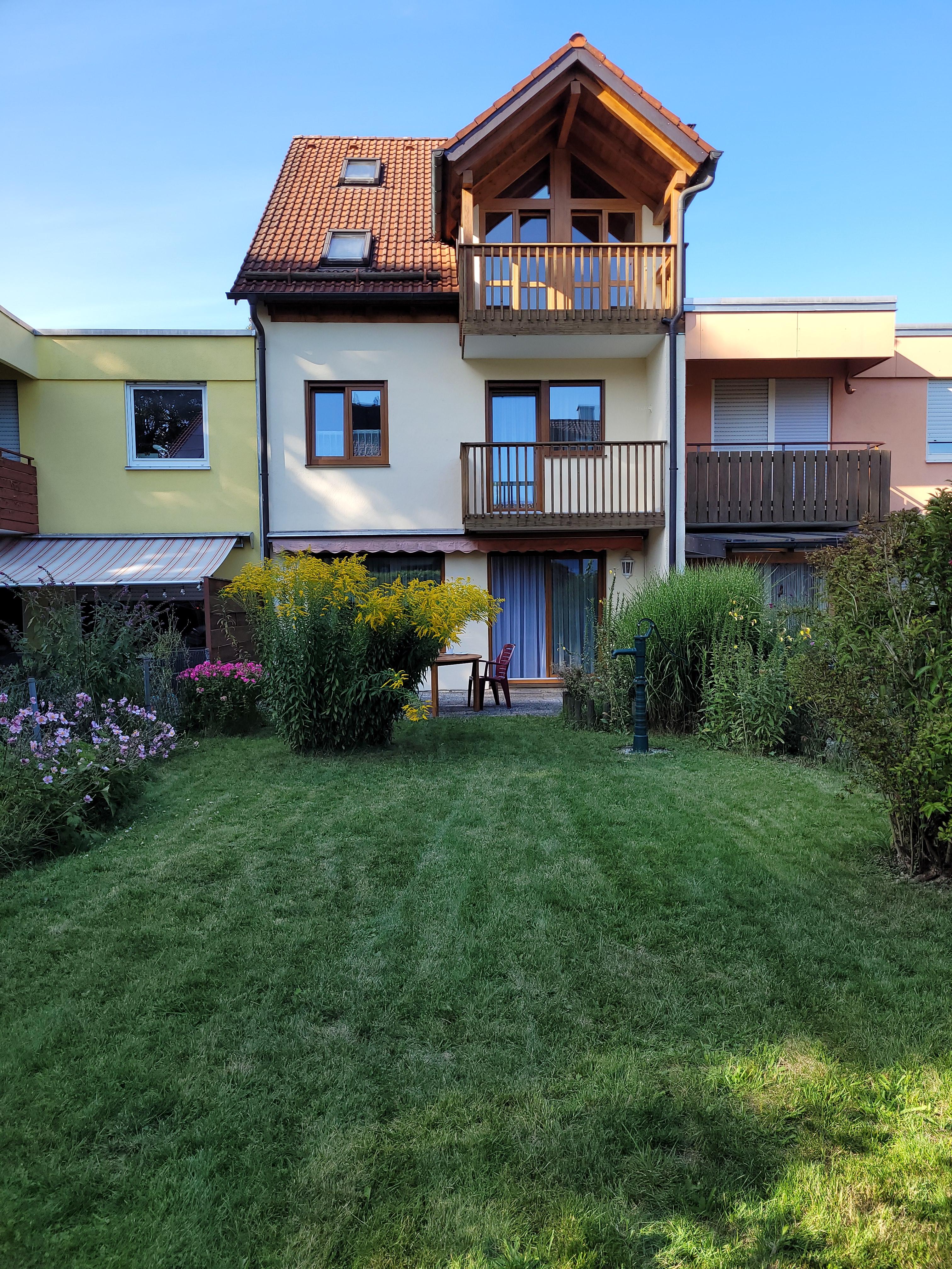 Von Privat: Großes Traumhaus mit 210 qm Wohnfläche und seitlichem Bergblick