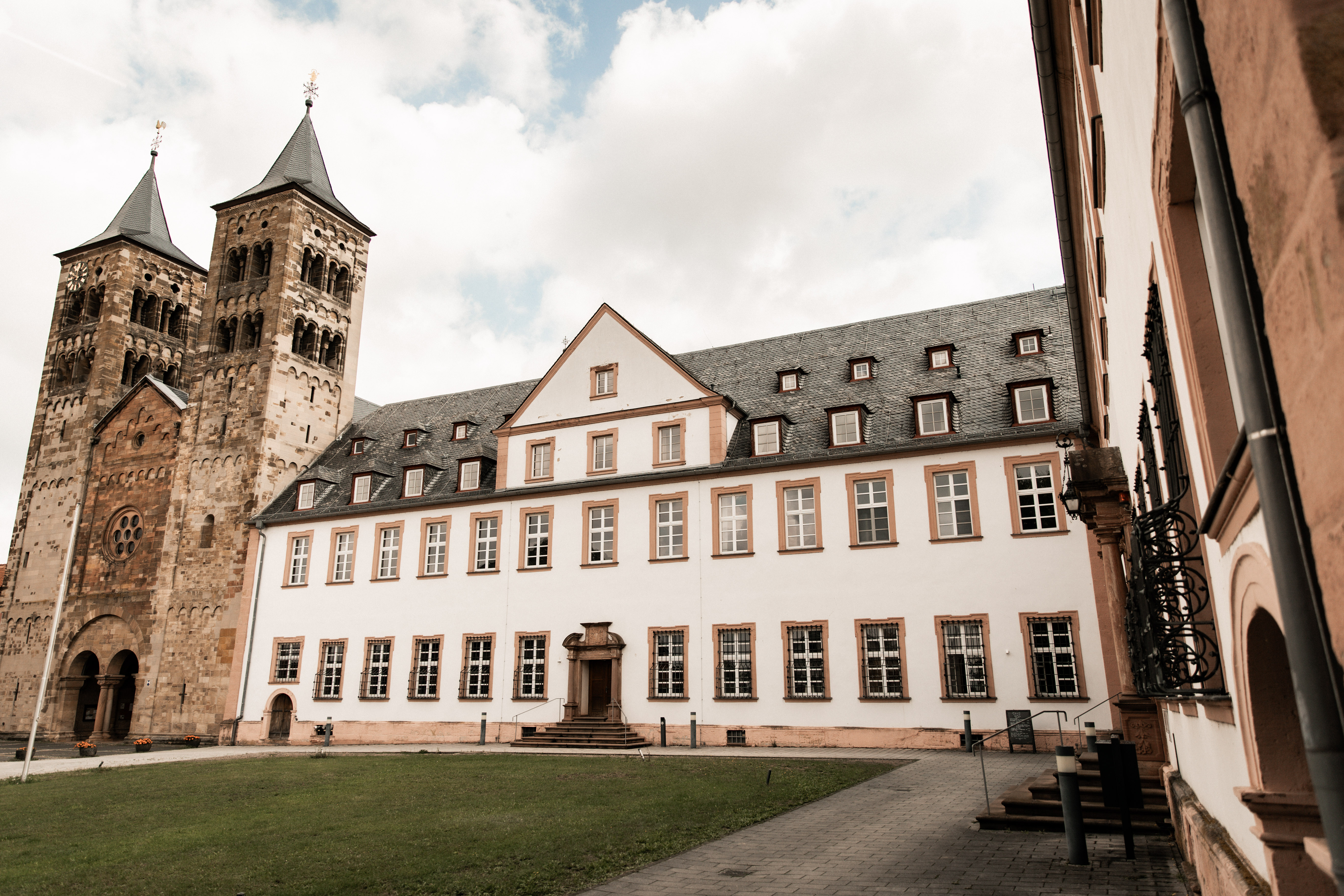 1.000 m² Bürofläche in modernisiertem Kloster zu vermieten