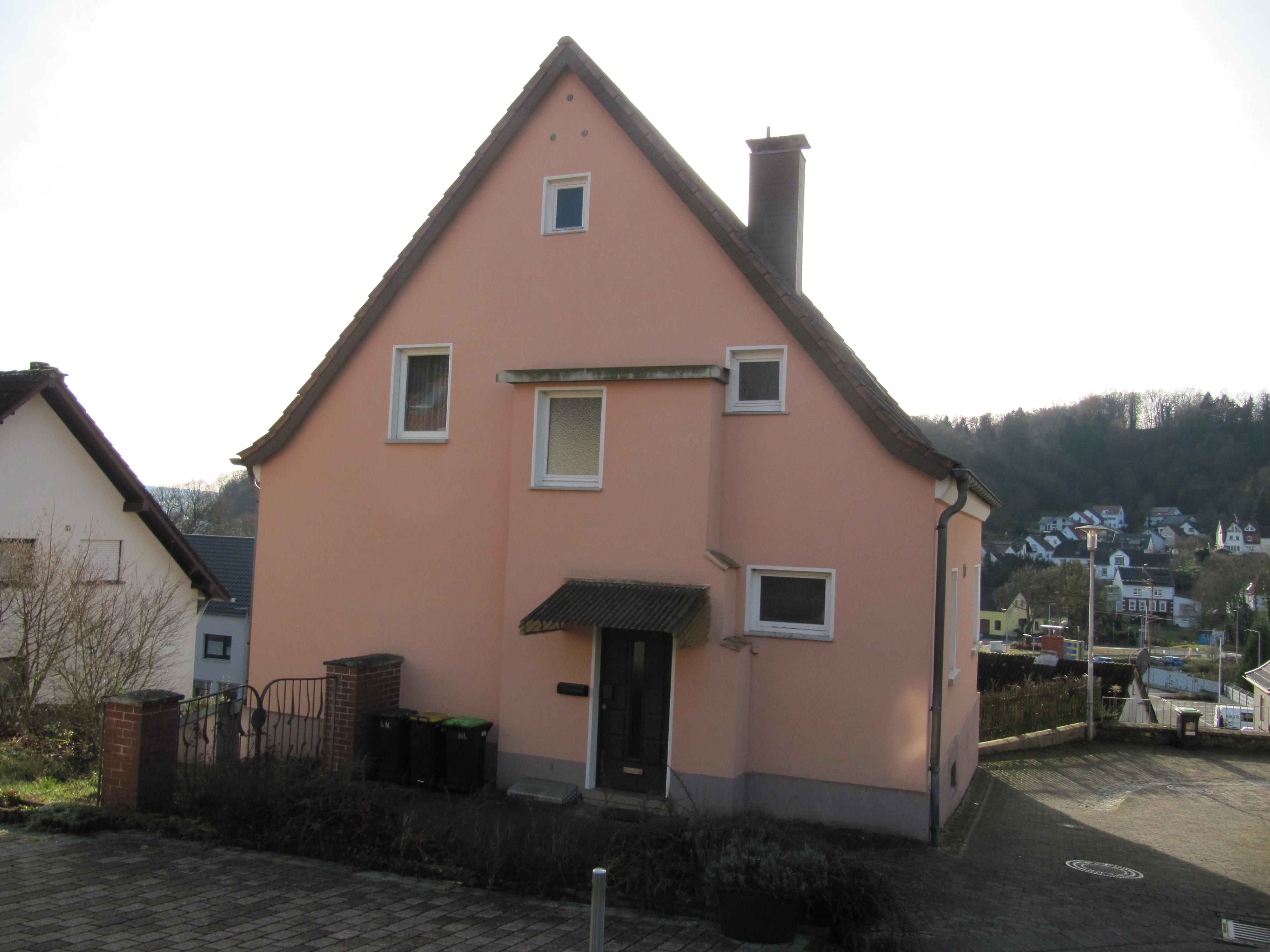Freistehendes Einfamilienhaus in zentraler Lage in Lautzkirchen