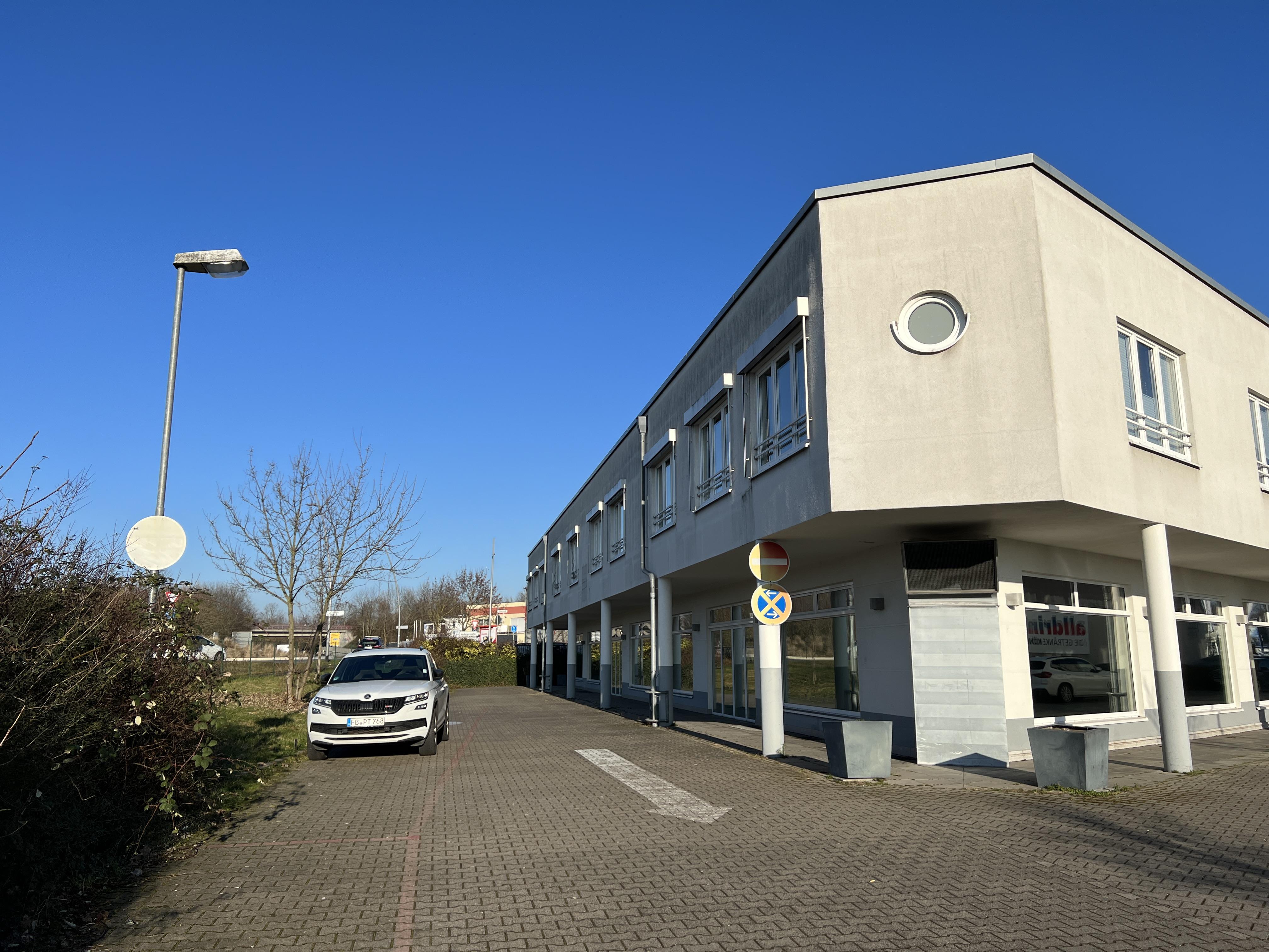 Flexible Gewerbefläche mit großflächiger Schaufensterfront – vielseitig nutzbar