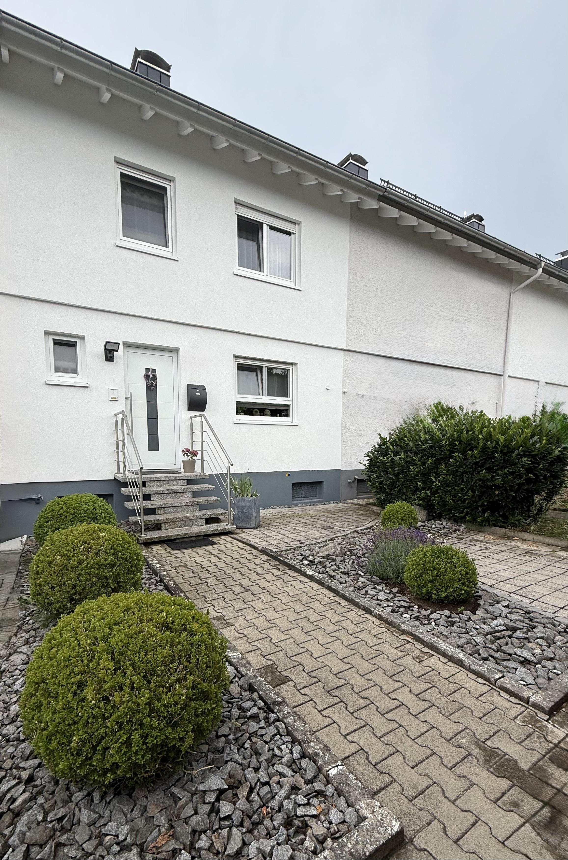 Reihenmittelhaus in Villingen Wfl. 116qm, 5 Zi. ,175 qm Gart., 304 qm Grdst.-Fl.