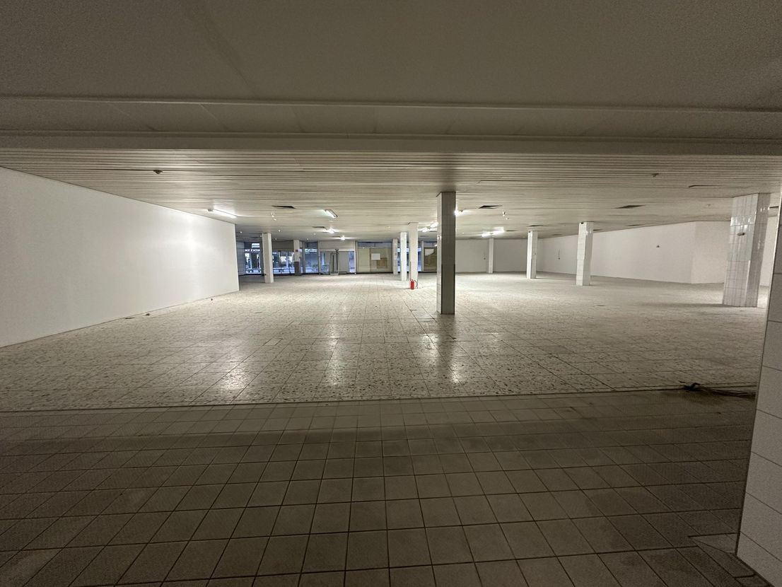 Ladenlokal / Einzelhandelsfläche zu verkaufen ( auch Mietkauf möglich ) Gewerbe mit Lager Büro etc.