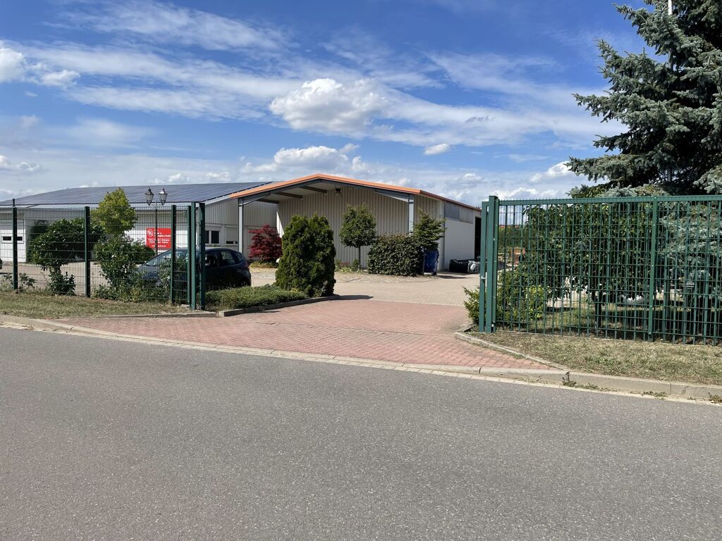 Großes Industrigrundstück in Magdeburg-Rothensee mit Container Büro und Lagerhalle