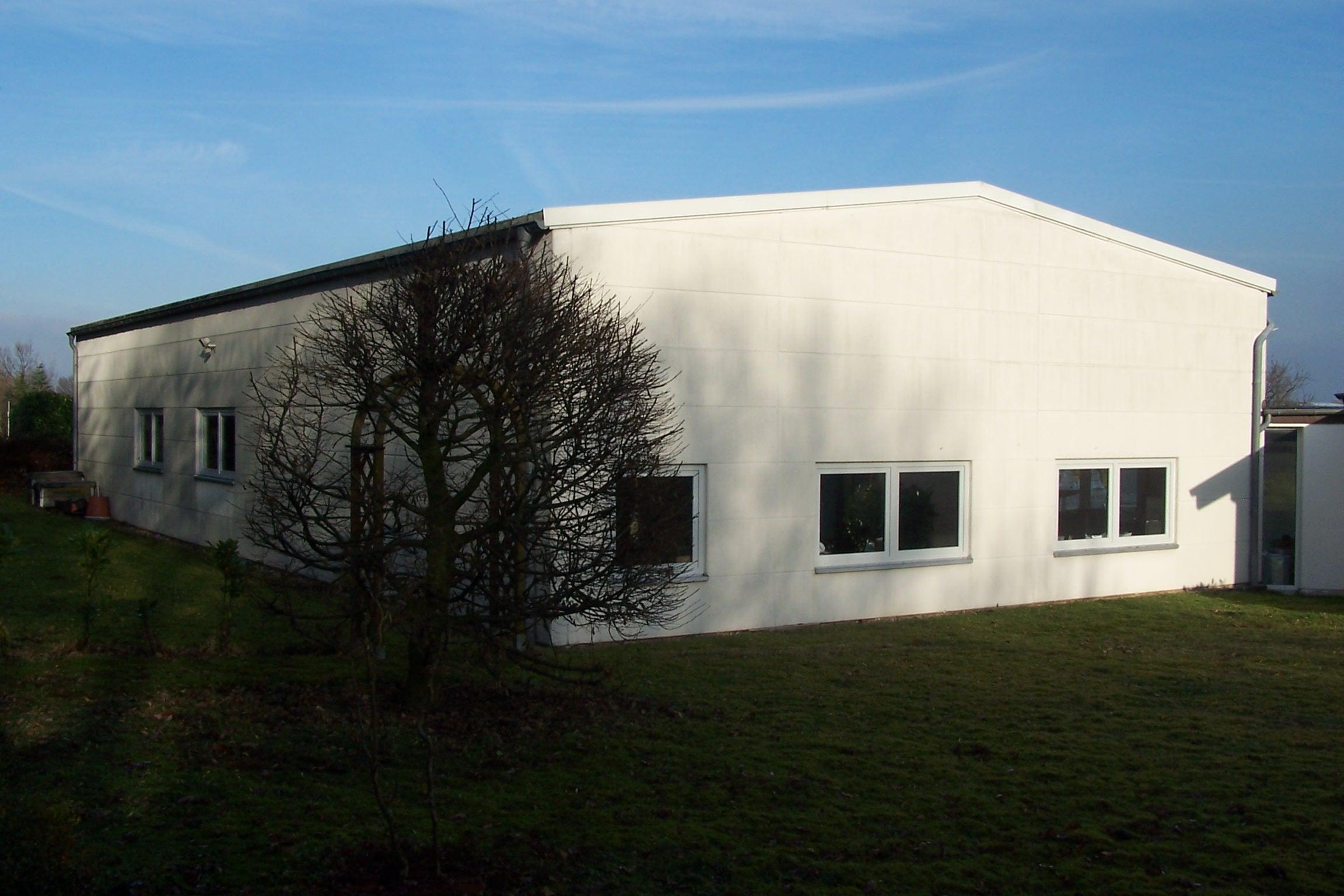 Gewerbehalle 300m² mit 2 Büros und 1 Ausstellungsraum 