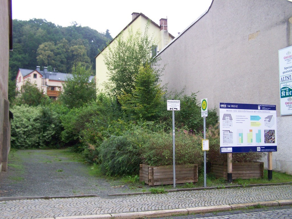 Wohn- und Geschäftshaus mit Schloßblick