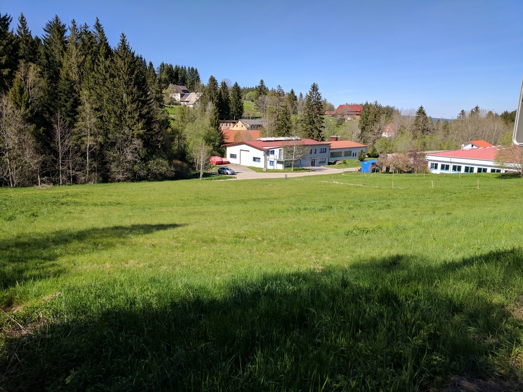 Großzügige Gewerbefläche direkt an der B500
