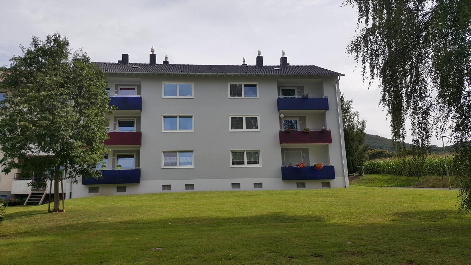 Modernisierte 4 Zimmerwohnung mit Balkon in 6-Familienhaus