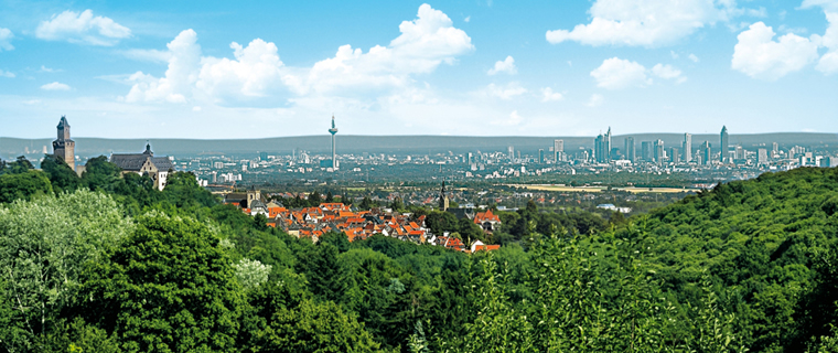 Blick von Kronberg auf die Skyline Frankfurt