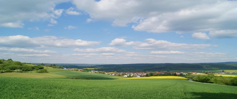Blick auf Deisel und den Reinhardswald