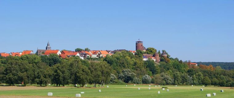 Blick auf die Trendelburg und Kirche