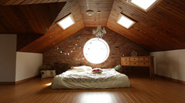 Schlafzimmer unter dem Dach